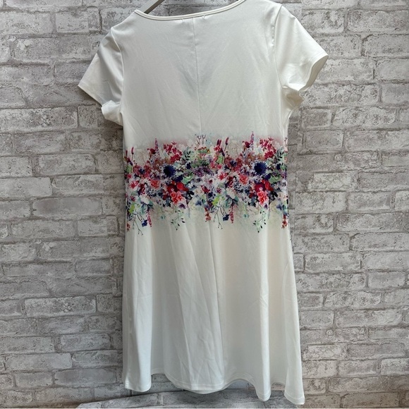 JUST Fashion Now floral dress women’s size medium NWT‎ white short sleeve - Picture 2 of 5